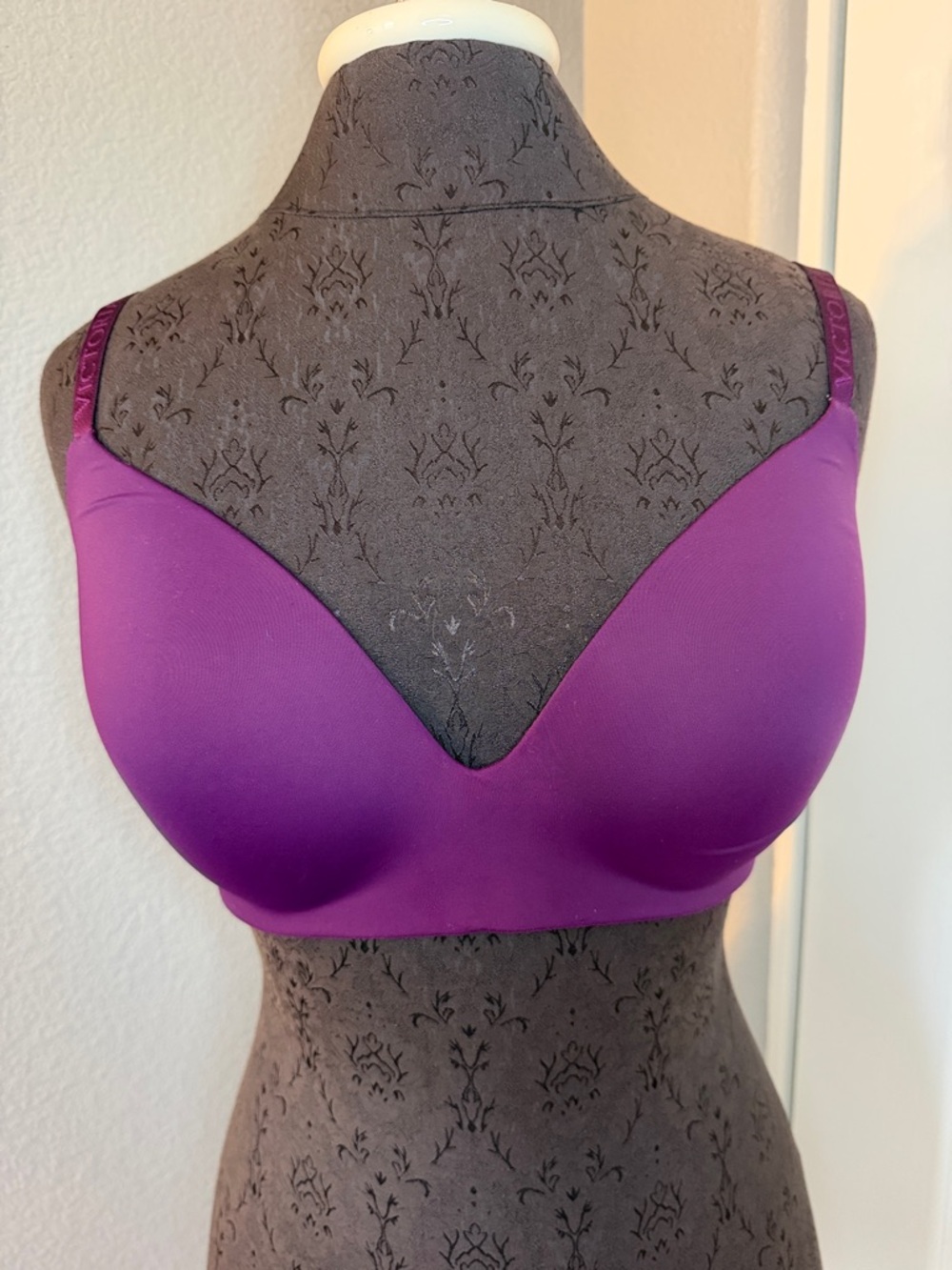 Victoria's Secret THE T-SHIRT
Push-Up Wireless Comfort Bra in Vibrant Purple 36D - Picture 2 of 7